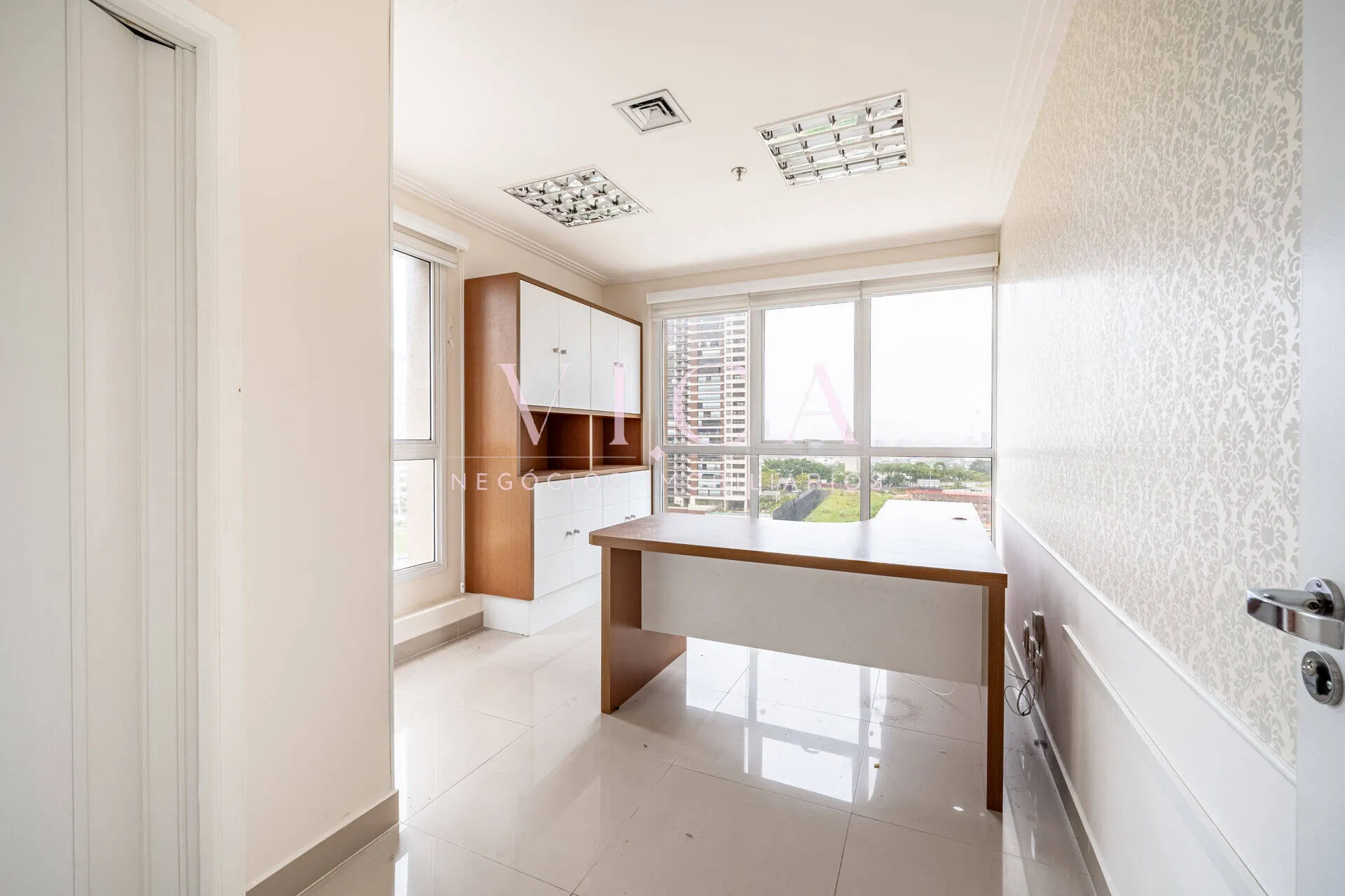 Imagem Sala mobiliada 63m² para venda ou aluguel por R$ 6.700,01- Alphaville/SP