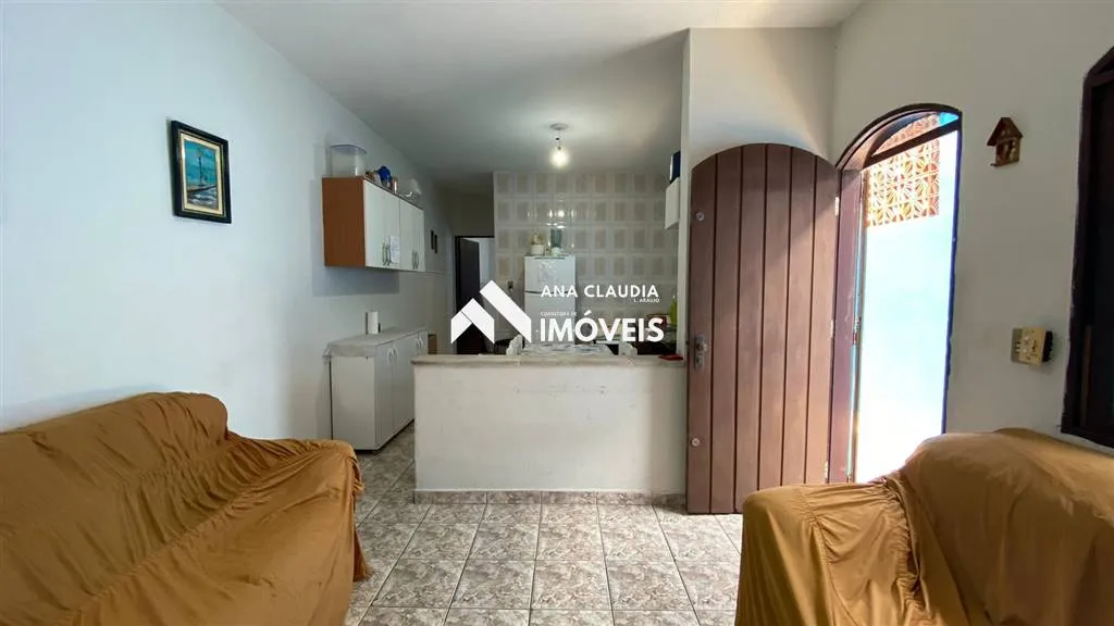 Imagem Casa na praia de Mongaguá a venda, 80 metros da Marginal.