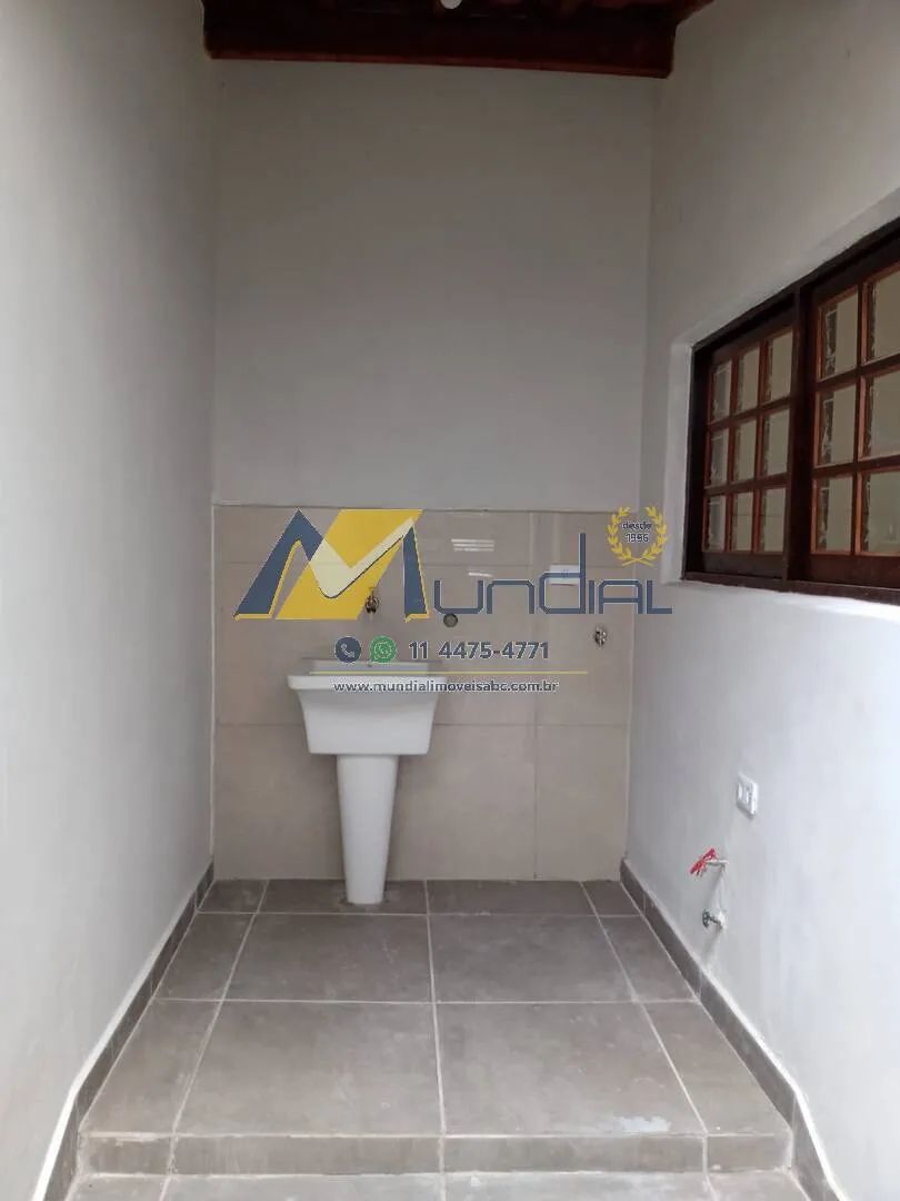 Imagem Ótimo sobrado próximo à escolas e comércio!