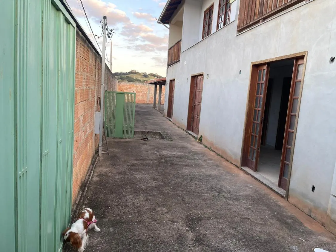 Imagem Vendo uma excelente casa em Crucilândia/MG ( valor 500.000,00 )
