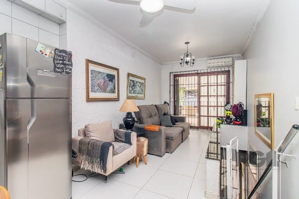 Imagem Casa para Venda - 110m², 2 dormitórios, sendo 1 suítes, 2 vagas - Menino Deus