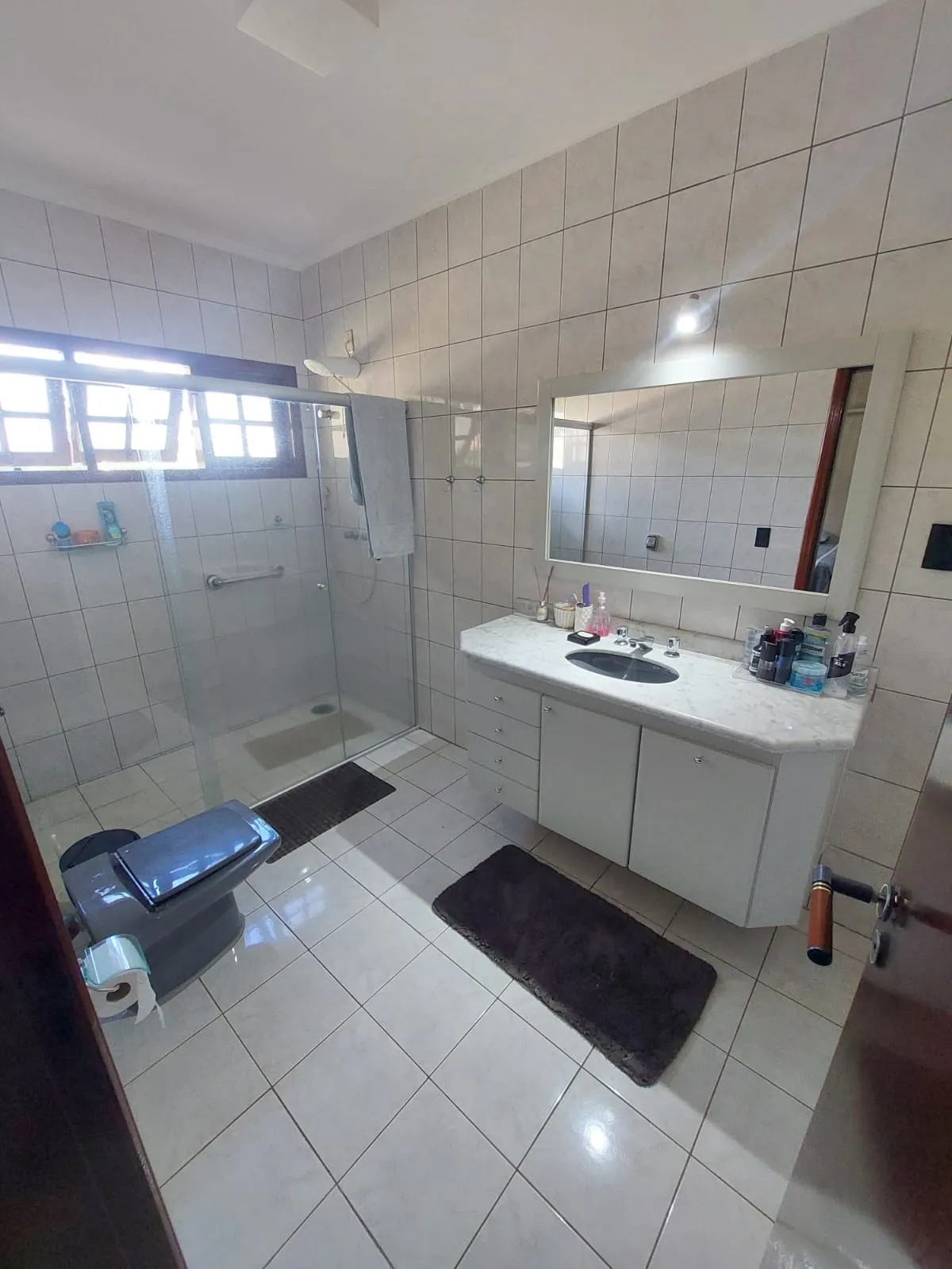 Imagem Casa 4 dorm escritório lareira sala de jogos de Esquina com 438m² Cond Vivendas do Lago