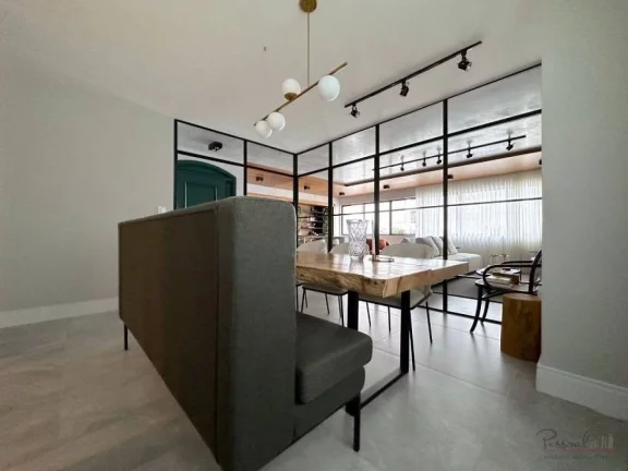 Imagem Apartamento amplo junto a Beira Mar Florianópolis, reformado, mobiliado e decorado com 4 quartos se...