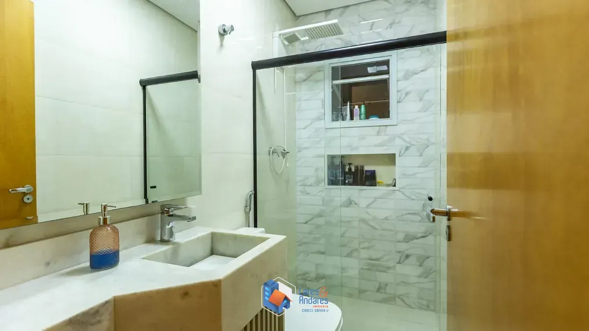 Imagem Sobrado para venda e locação em Chácara Inglesa com 3 quartos, sendo 1 suíte, 185m²