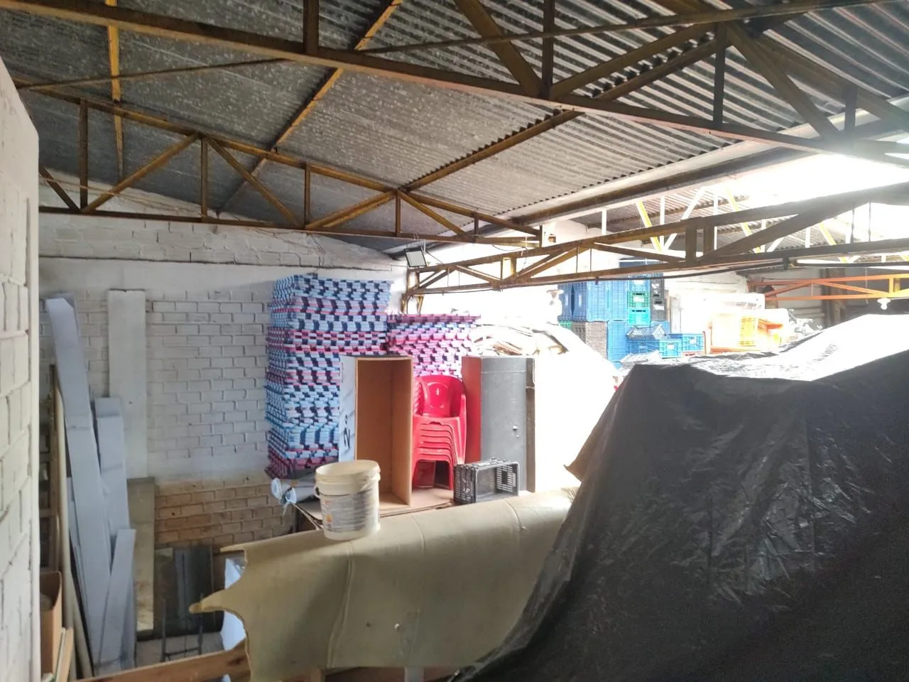 Imagem Vende Casa Comercial com deposito na parte de baixo, 289,80m²residência em cima.