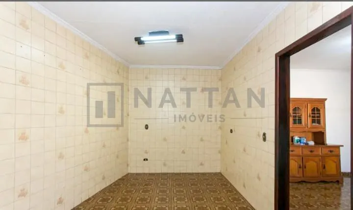 Imagem Casa à venda com 3 dormitórios, 4 banheiros, salão de festas e terreno de 208 m²