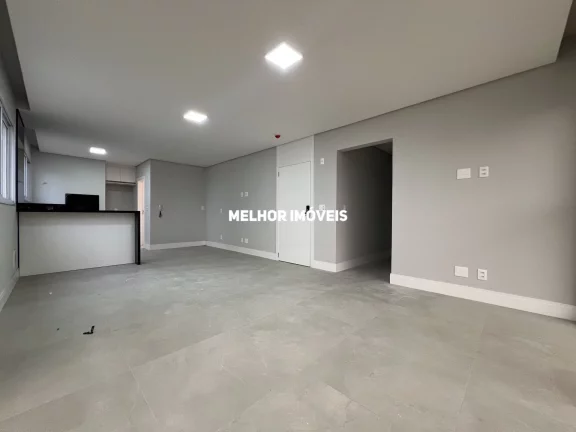Imagem Locação Anual Apartamento Alto Padrão com churrasqueira á carvão e uma linda vista em Balneário Camboriú