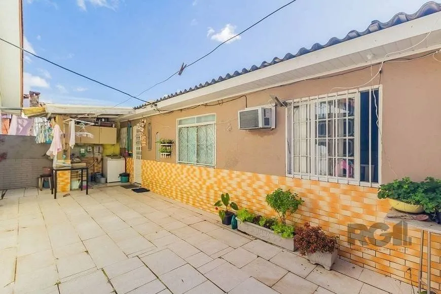 Imagem Excelente casa de 70m² com 3 dormitórios no bairro Sarandi.