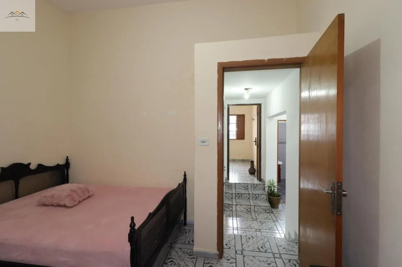 Imagem Sobrado à venda na V. Pires, Santo André 5 dorm. 2 suítes 5 vgs 280m²