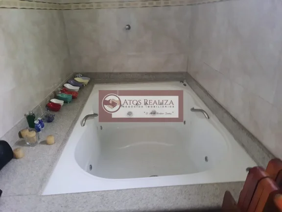 Imagem Vendo Oportunidade em Americanopolis. Sobrado 3 Dormitórios, 3 banheiros, banheira de hidromassagem, 4 vagas, Churrasqueira de 56m2, Valor de Oportunidade, R$: 590.000. Aproveite.