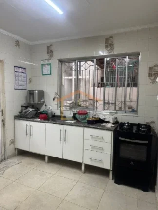 Imagem Sobrado com 2 dormitórios, sendo 1 suíte, sala, banheiros, copa, cozinha, lavanderia, terraço, qu...