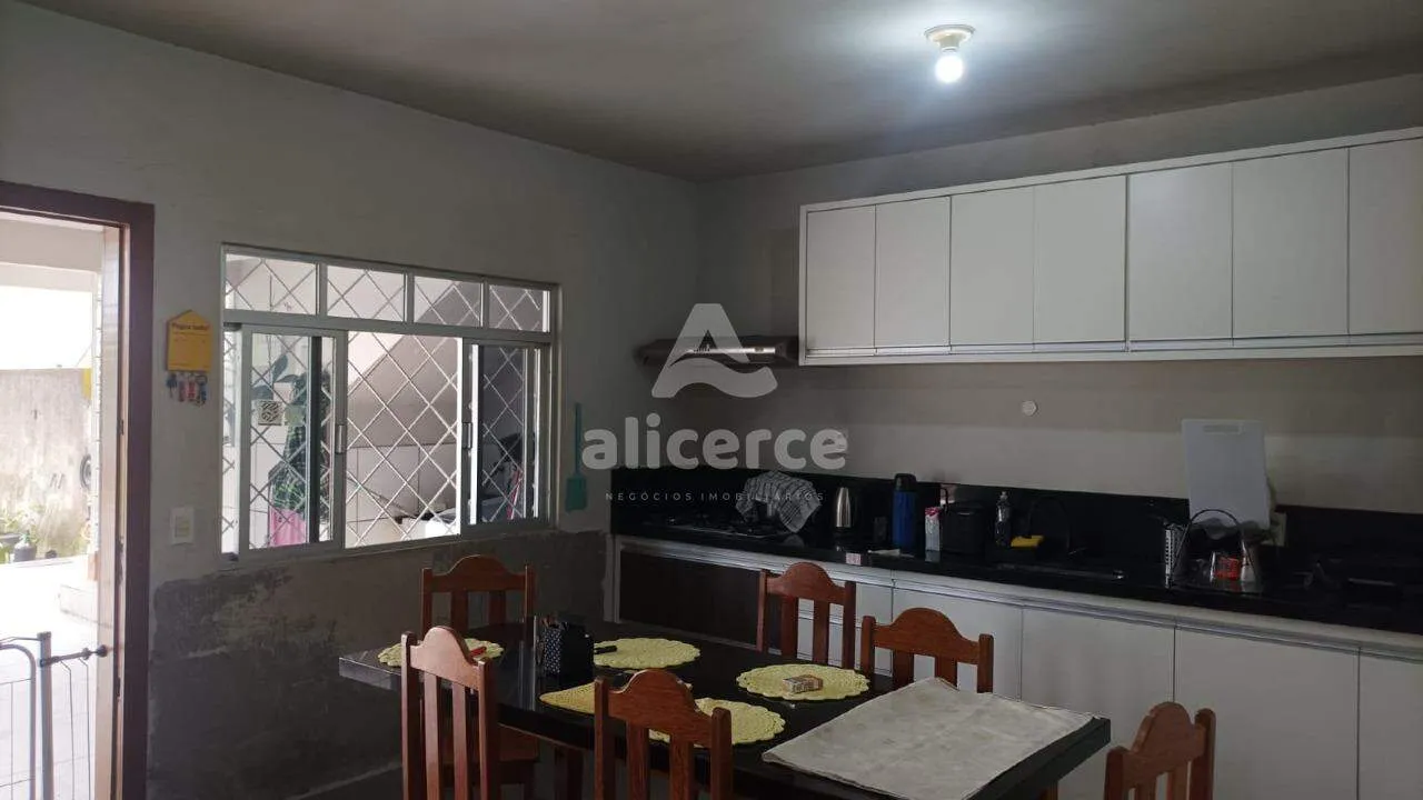Imagem Oportunidade única - Casa de 2 Pavimento à Venda l 4 Dormitórios I Financiavel - em Palhoça/SC