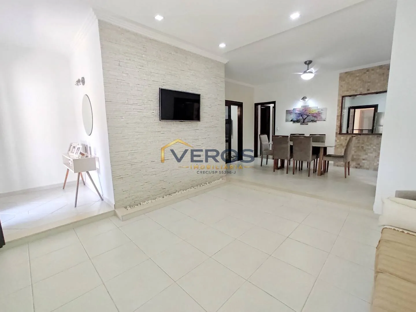 Imagem Casa com Piscina a poucos metros da praia no Indaiá em Caraguá