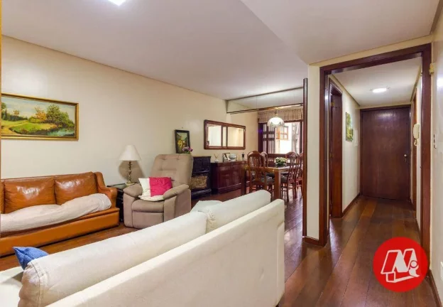 Imagem Cobertura no bairro Petrópolis, 3 dormitórios, suite. vagas e piscina. ,