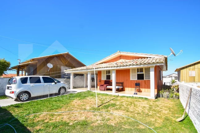 Casa com pátio na frente e atrás na zona sul