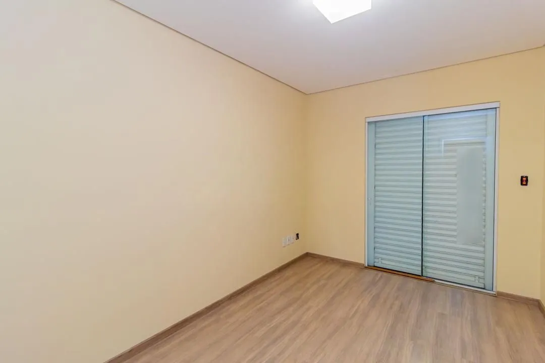 Imagem Casa com 3 dormitórios, suíte, lavabo e amplo pátio.