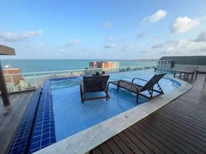 Foto do imóvel Flat mobiliado em Intermares, a 1 minuto da praia, com rooftop, piscina e excelente potencial para moradia ou investimento.