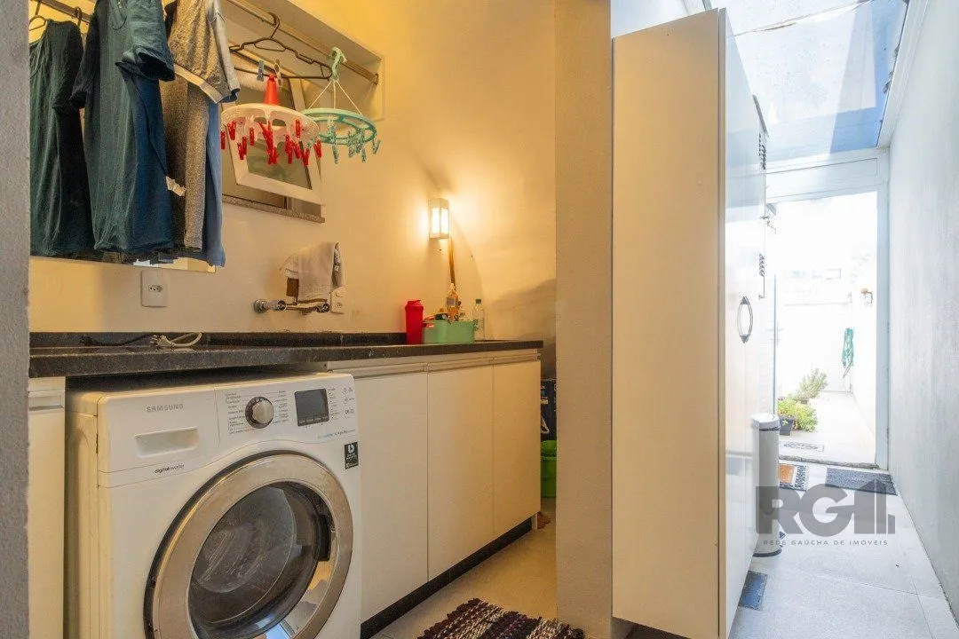 Imagem Casa de Condomínio com Arquitetura Exclusiva e Ambientes Sofisticados