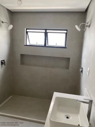 Imagem Venda de Casa em Condomínio de Luxo em Buraquinho, Lauro de Freitas-BA: 4 quartos, 4 suítes, 2 salas, 1 banheiro, 2 vagas, 295m².