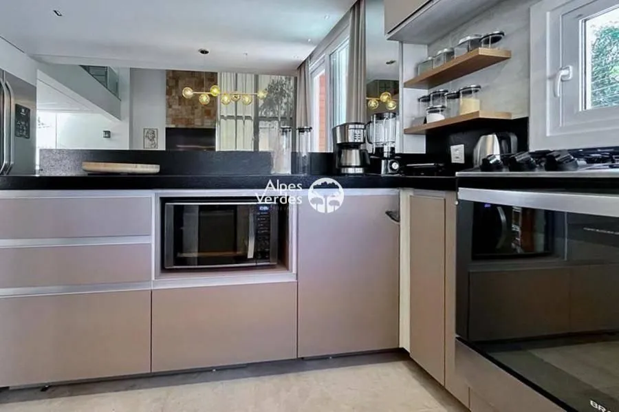 Imagem Vende-se Casa em Condominio com 3 suites a 5 minutos da Rua Coberta