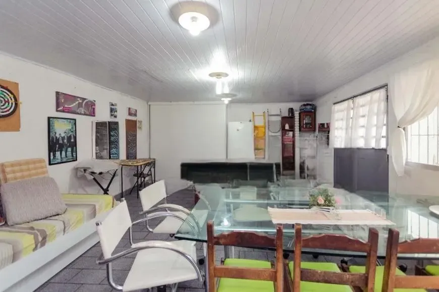Imagem Casa térrea com 200m² privativos, 3 quartos, Rua Sylvio Sanson - Sarandi