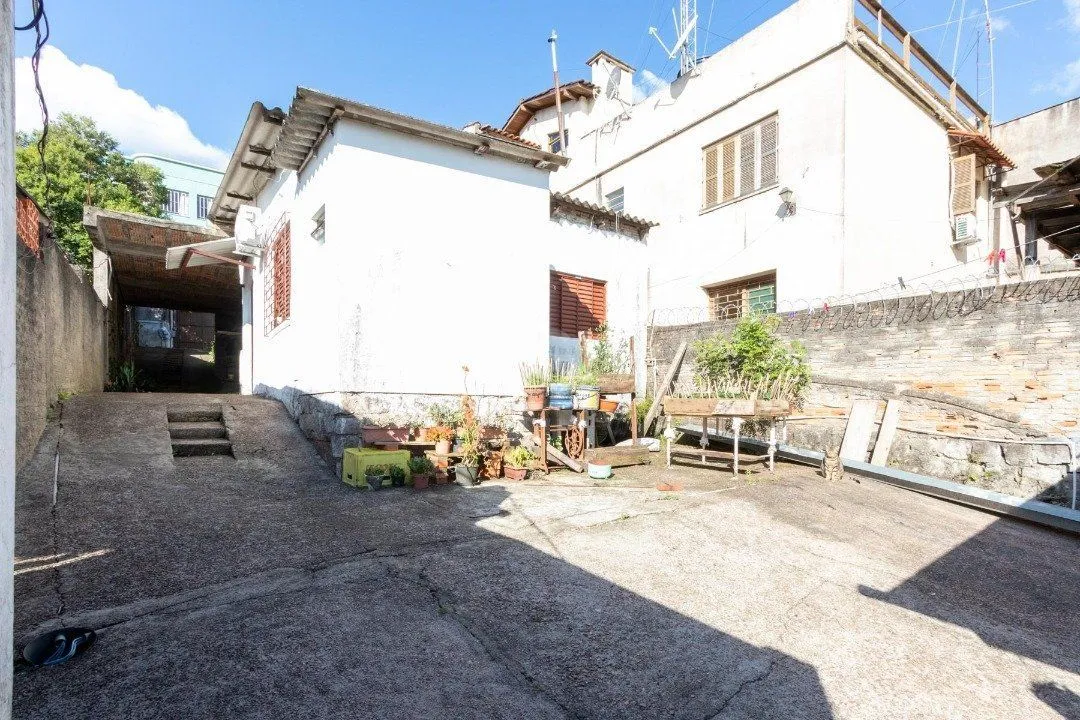 Imagem Casa para Venda - 240m², 6 dormitórios, sendo 3 suites, 2 vagas - Glória