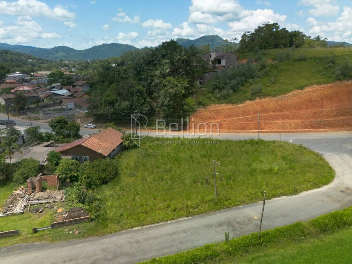 Imagem Terreno promissor para investidores ou para construir a casa dos seus sonhos, esperando por você!