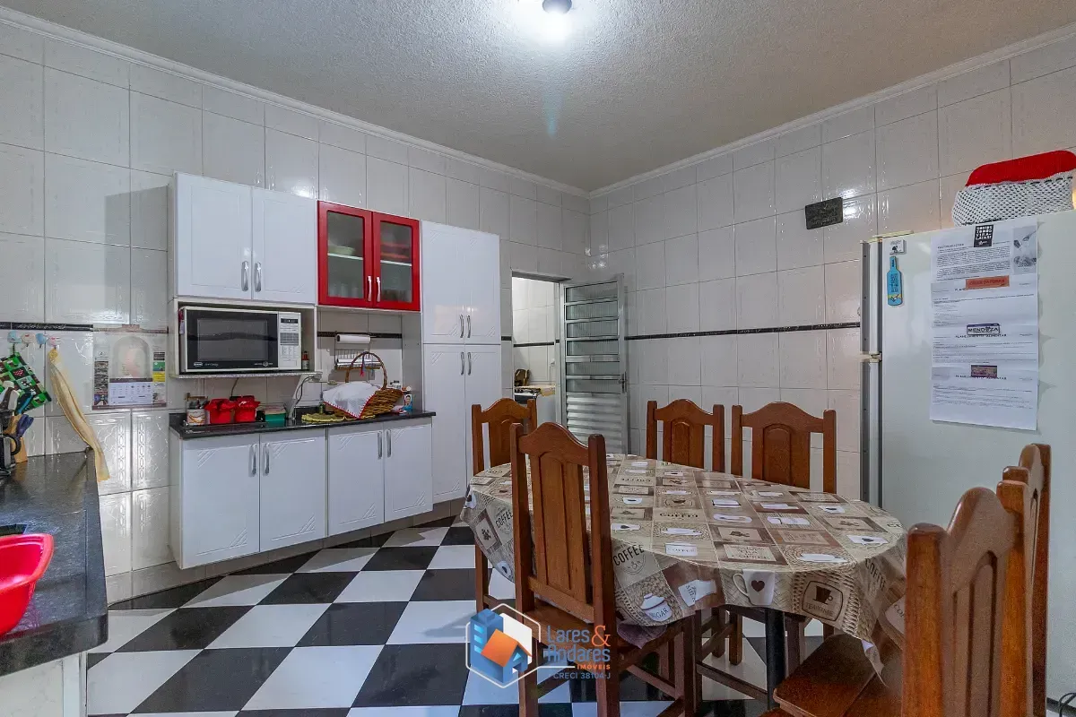 Imagem Sobrado para venda em Chácara Inglesa com 4 quartos, sendo 1 suíte, 181m²