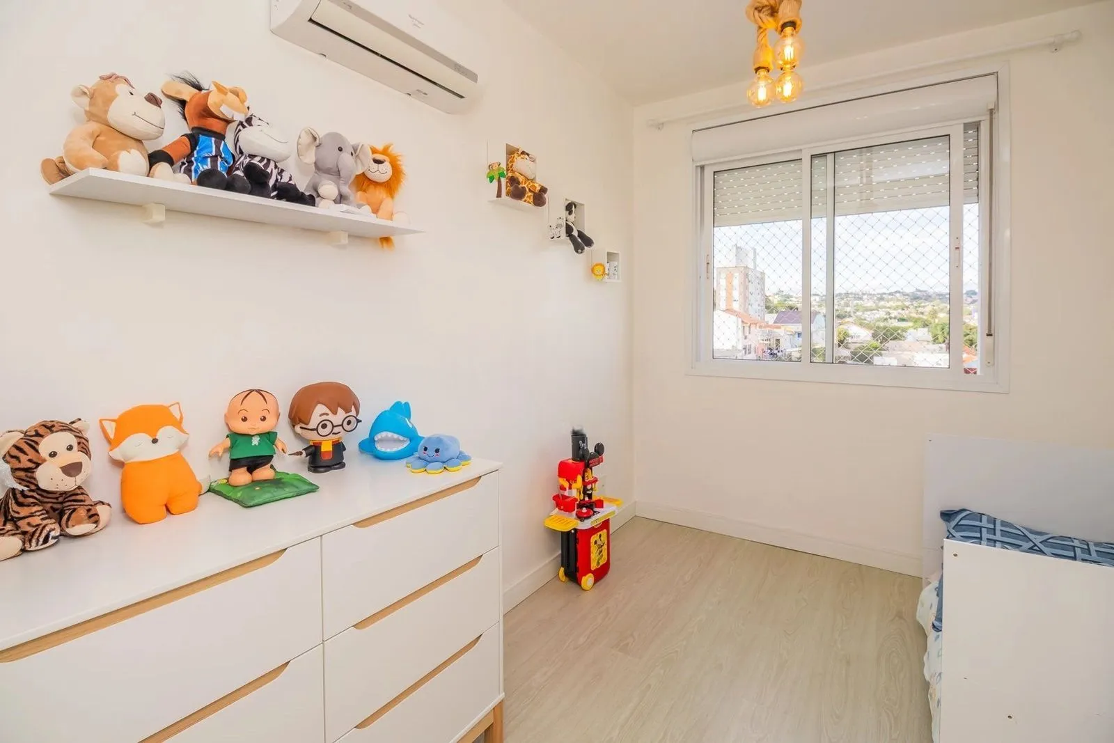 Imagem Apartamento 2 Dormitórios com Suíte e 2 Vagas no Jardim Botânico - Porto Alegre