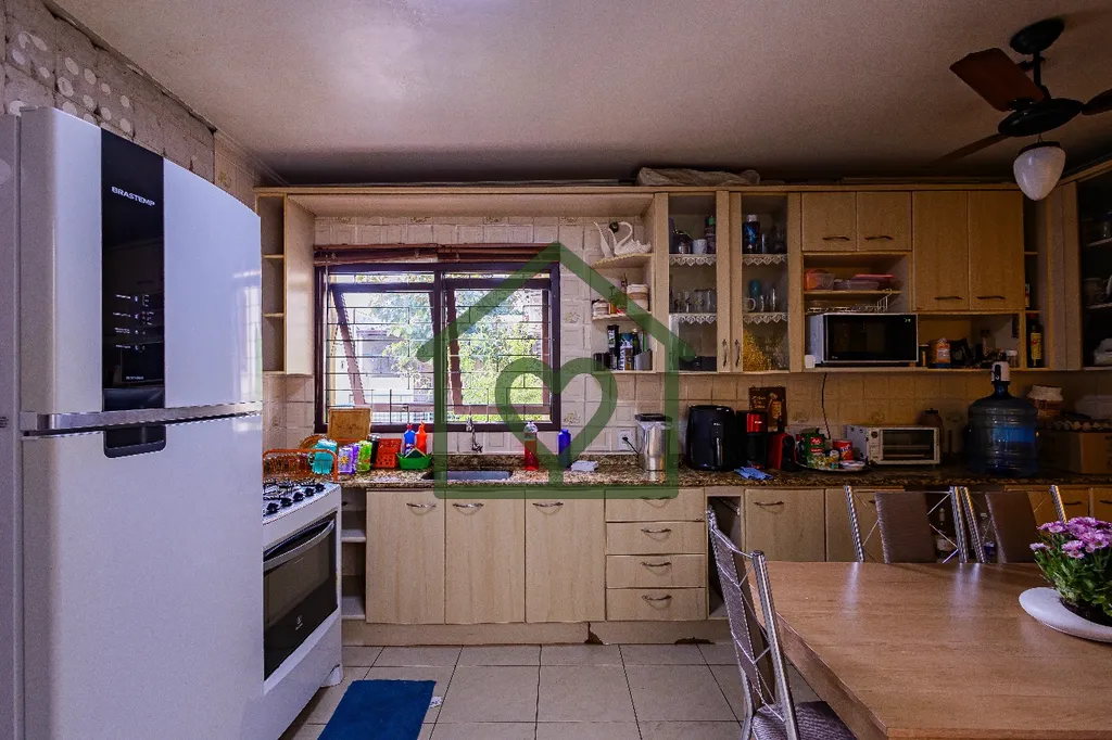 Imagem Casa à Venda no Bairro Cristal Apresentamos esta excelente residência localizada em uma das regiõ...
