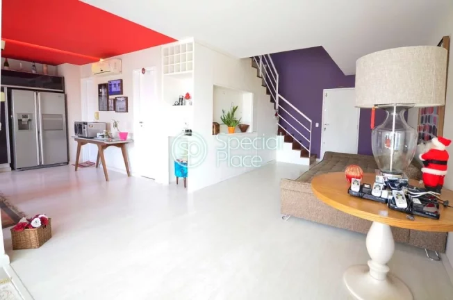Imagem Apto duplex rico em iluminação natural, amplo living e lavabo. Possui 146m² muito bem distribuíd...