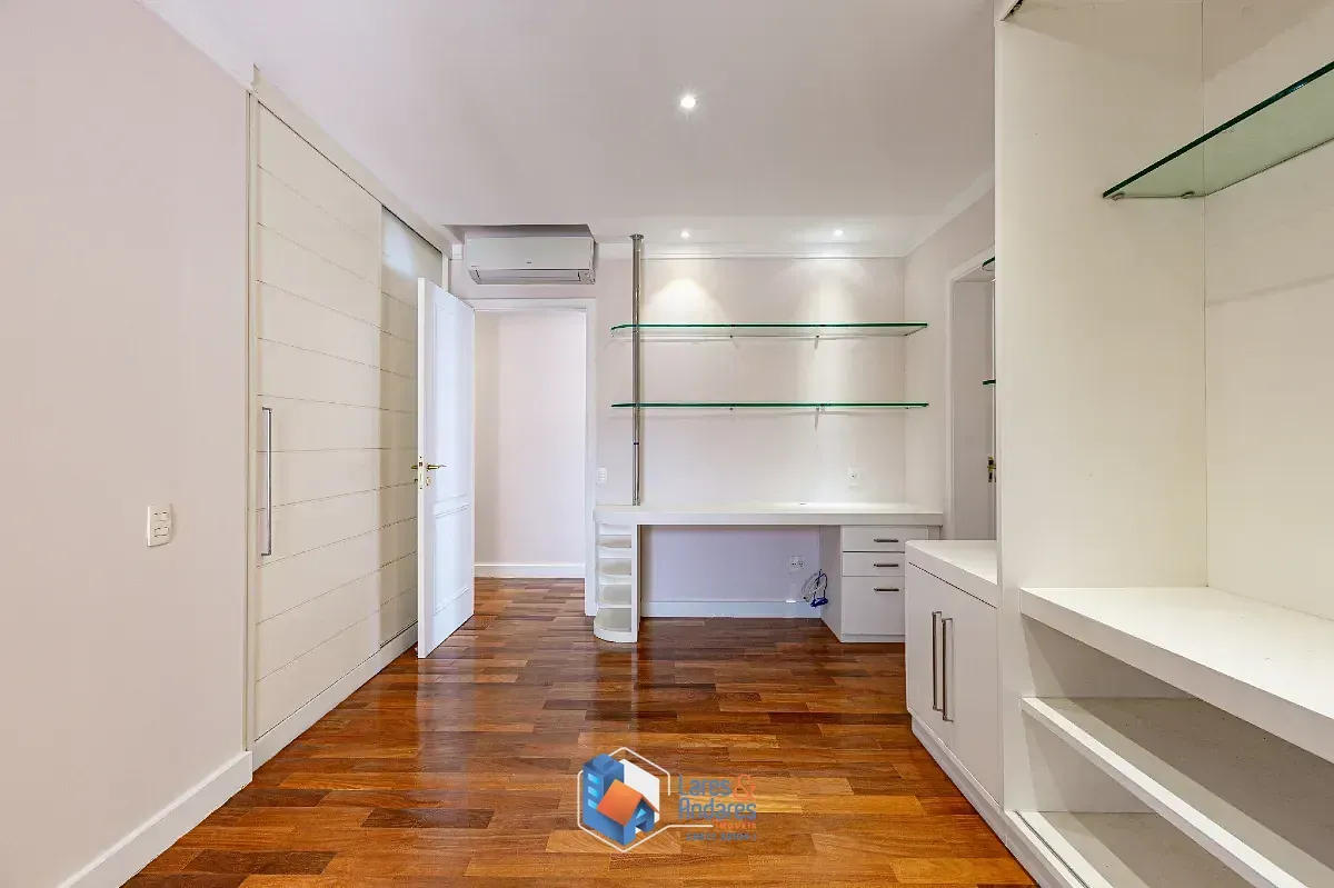 Imagem Casa no condomínio Los Andes para venda com 4 quartos, sendo 4 suítes, 479m²