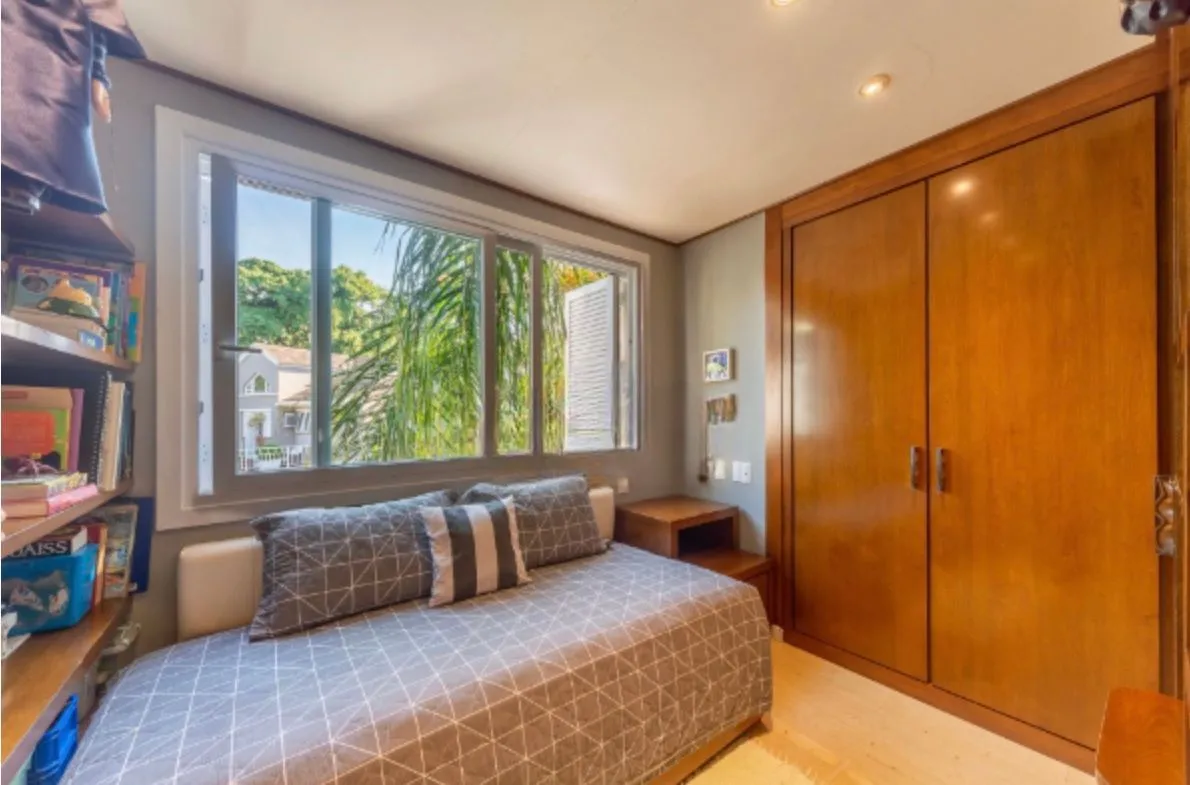 Imagem Casa Reformada em Condomínio à Beira do Rio - Ampla, Confortável e Pronta para Morar