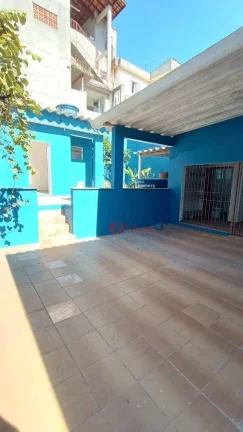 Imagem Casa com 65 metros quadrados, sala, cozinha, 2 quartos, 3 banheiros, 4 vagas de garagem , com edícula