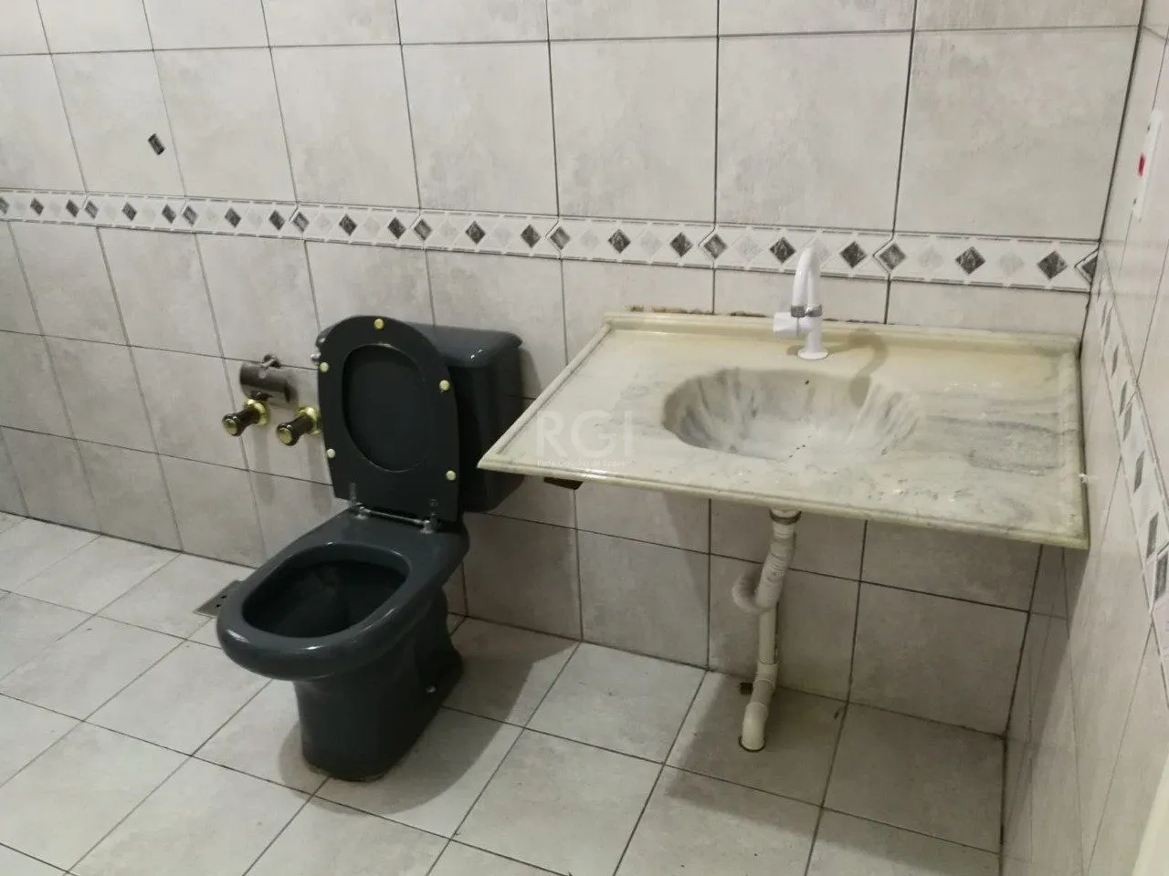 Imagem Casa para Venda - 170m², 3 dormitórios, 3 vagas - Nonoai, Porto Alegre