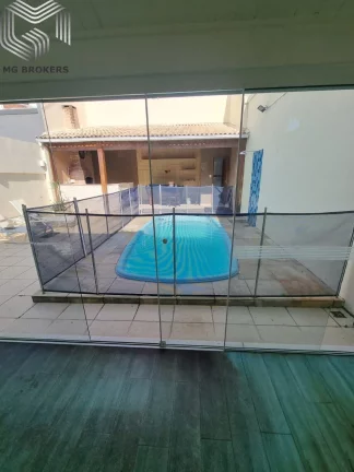 Imagem Casa de alto padrão em condomínio na Barra da Tijuca, Rio de Janeiro: 4 quartos, 3 suítes, 3 vagas, 250m². Imperdível!