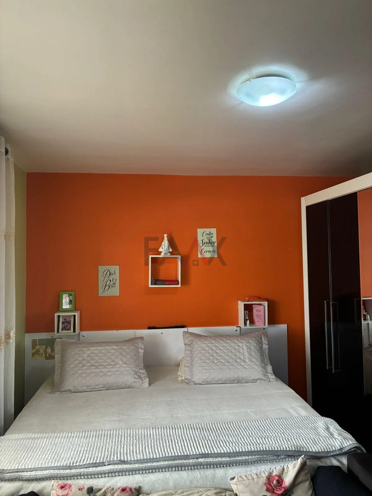 Imagem Casa à Venda no Bonsucesso com Potencial Residencial e Comercial.