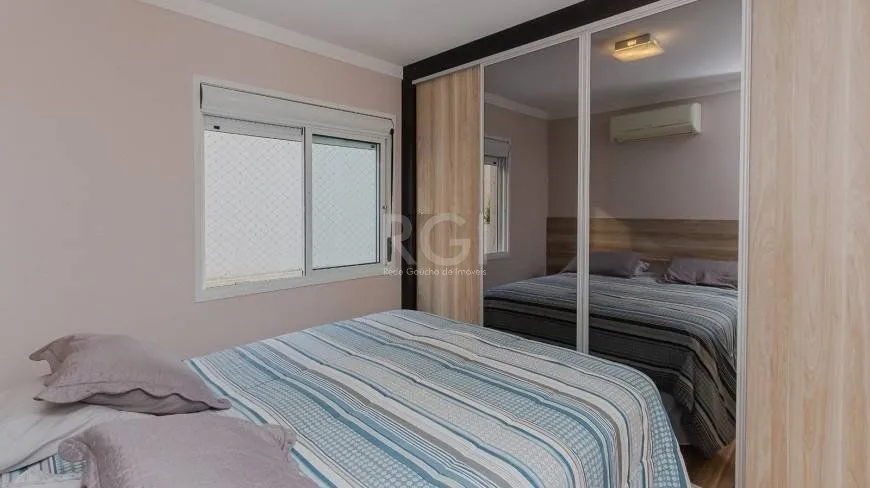 Imagem Apartamento de 3 dormitórios e 1 suíte no bairro Floresta em Porto Alegre