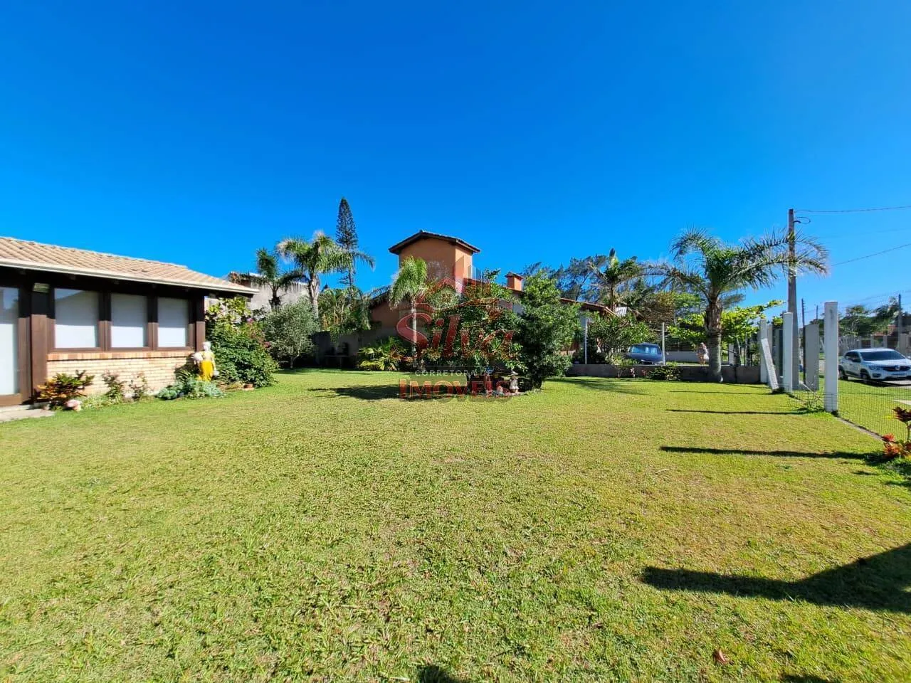 Imagem Casa com Piscina e 750m² de Terreno no Centro de Imbé