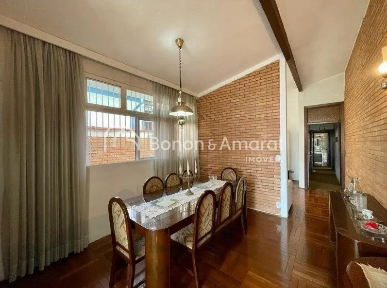 Imagem Casa com 3 Quartos e 4 banheiros à Venda, 255 m² por R$ 850.000