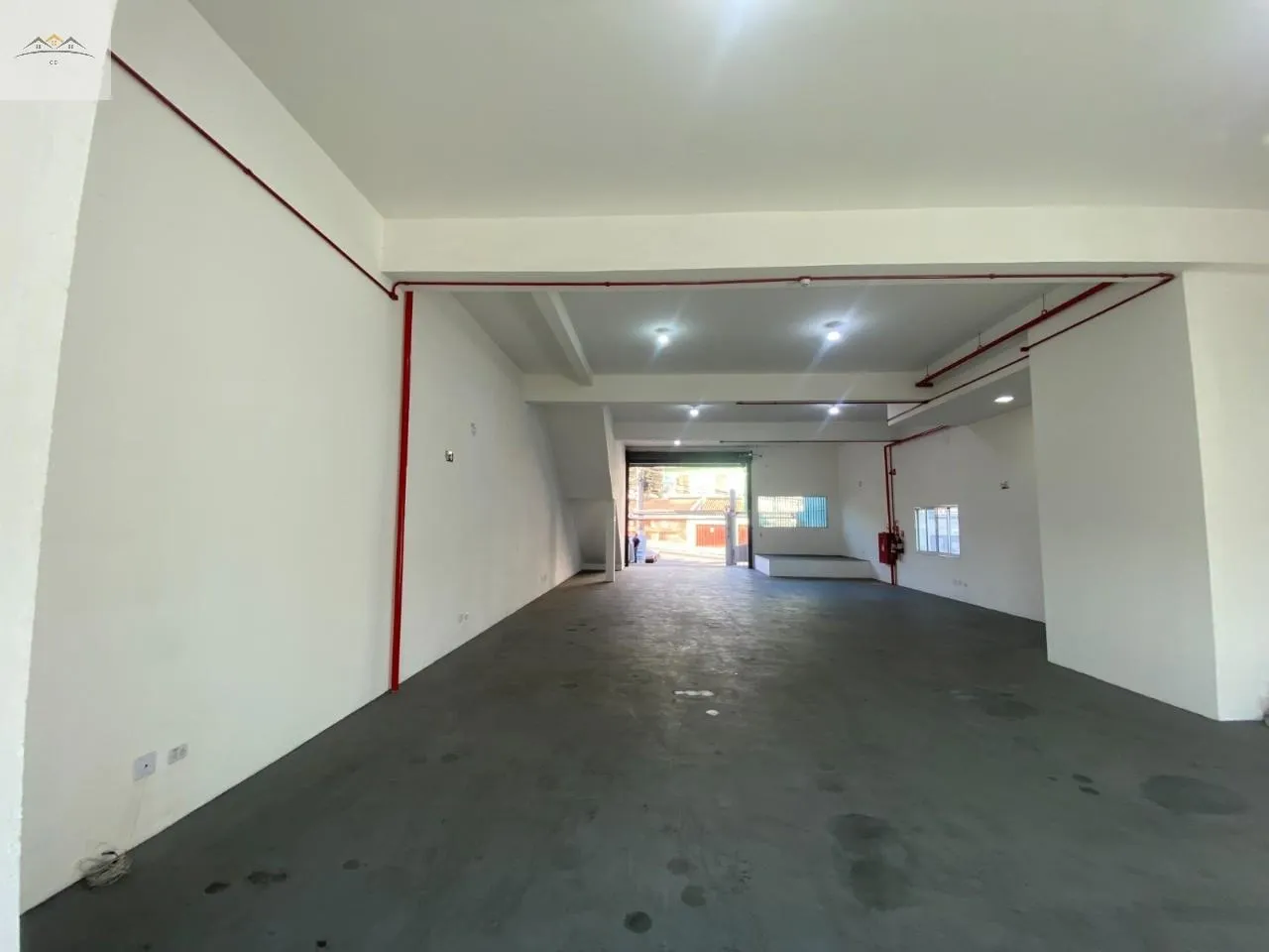 Imagem Salão comercial para locação em Osasco na Av. Santo Antônio 220m² pé direito 5,80m