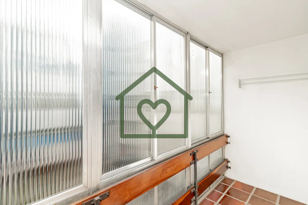 Imagem Com 54m² bem distribuídos, o apartamento conta com 1 dormitório. 
 
O imóvel passou por melhoria...