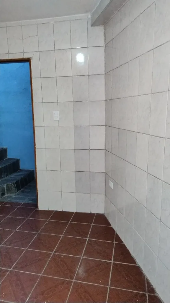 Imagem Casa para locação em Santo André-SP: 1 quarto, 1 banheiro, 40m² no Jardim Guarará. Agende sua visita!