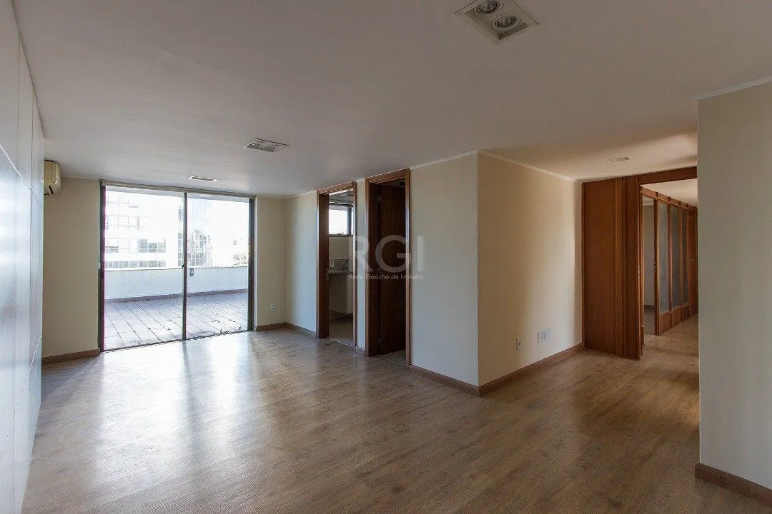 Imagem Cobertura Comercial para Venda - 225,39m², 0 dormitórios, 3 vagas - Bela Vista