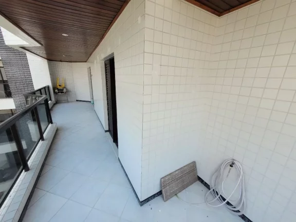 Imagem PITANGUEIRAS – DUAS QUADRAS DA PRAIA, MARAVILHOSO APARTAMENTO COM 140,00 M² ÚTEIS, 02 VAGAS DE GARAGEM NO PRÉDIO, LOCALIZAÇÃO PRIVILEGIADA, PISCINA.