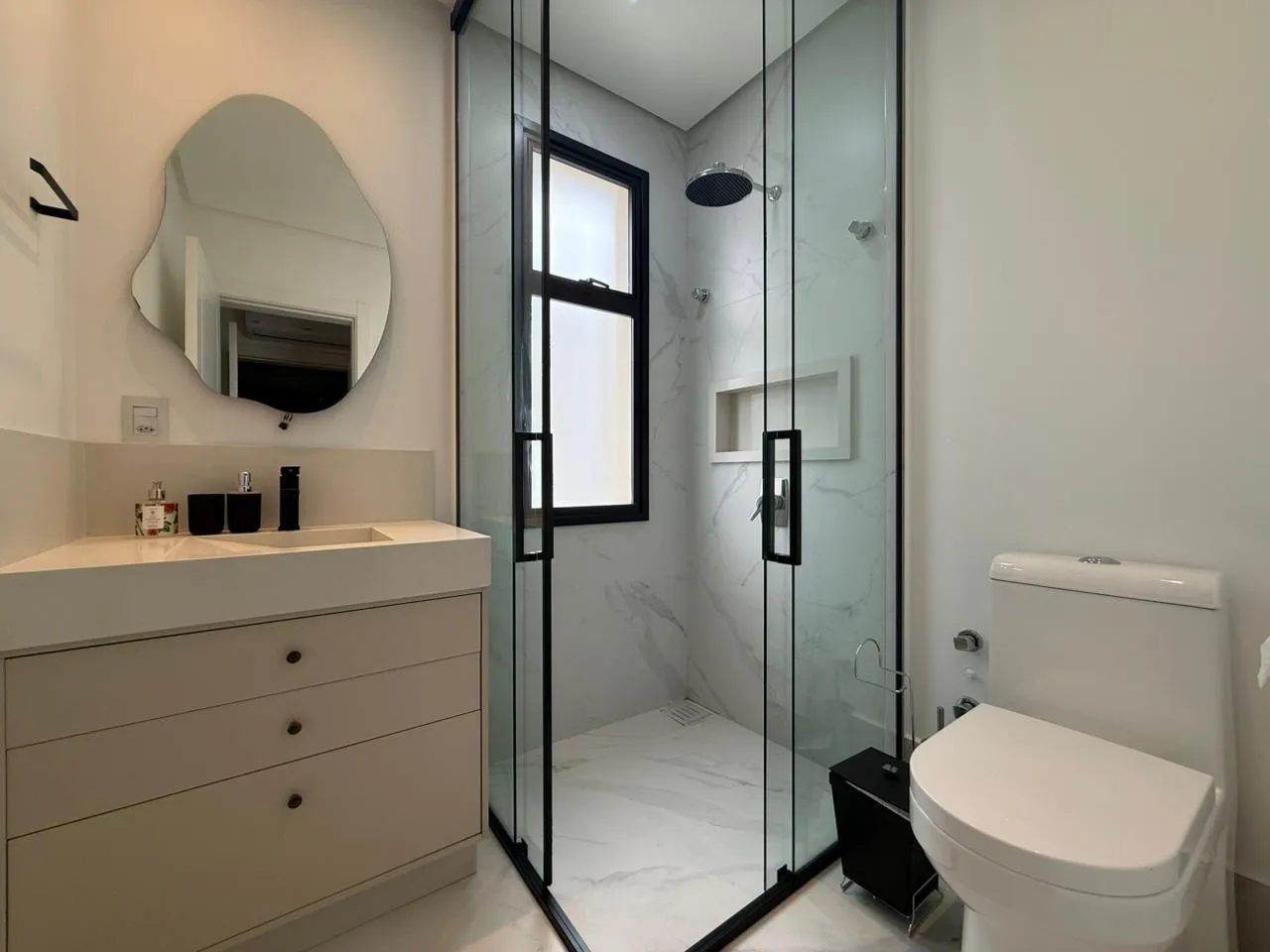 Imagem Apartamento com vista para o mar à venda com 180m2 por R$ 5.300.000,00