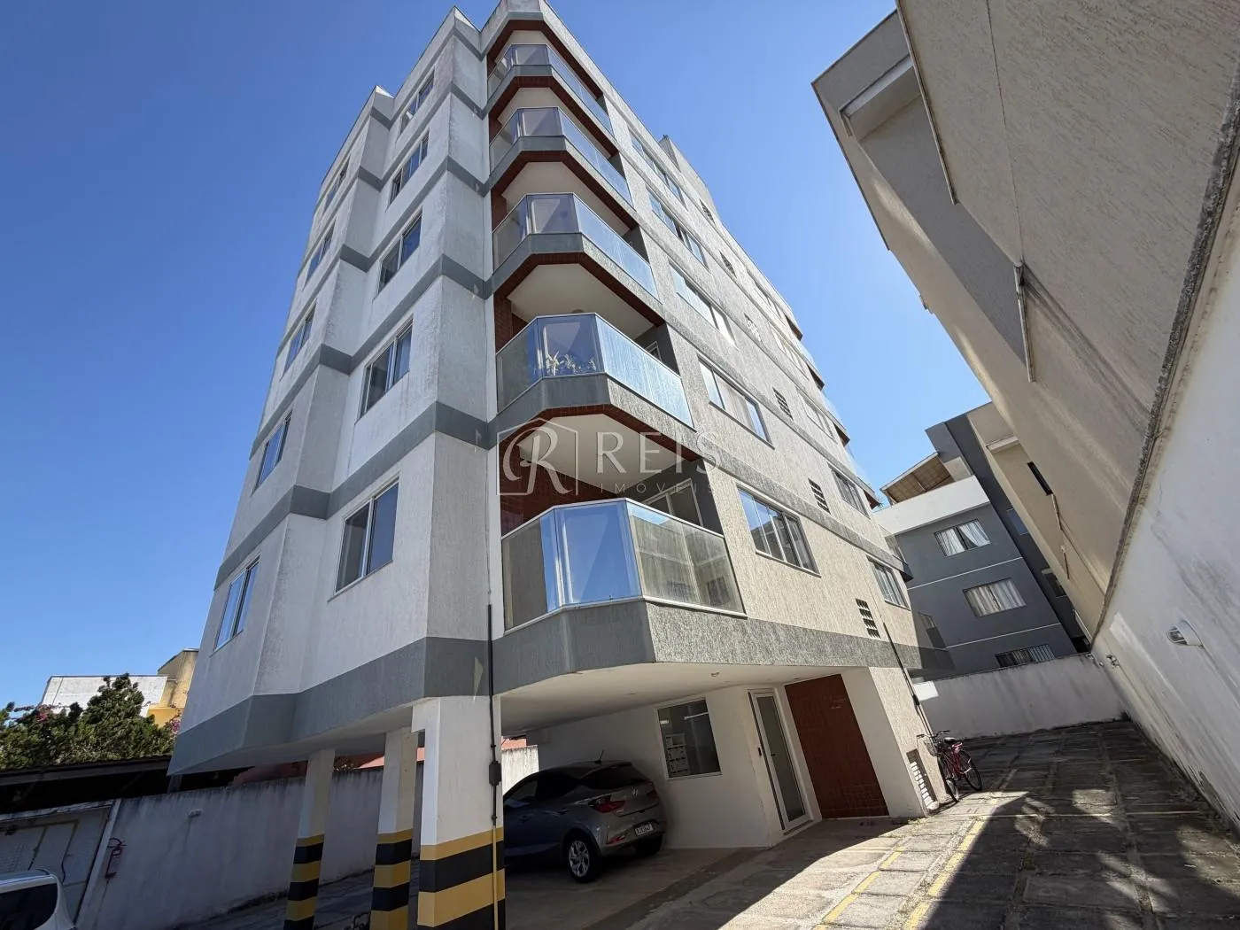 Foto do imóvel Apartamento para Venda em Rio das Ostras, Recreio, 2 dormitórios, 1 suíte, 2 banheiros, 1 vaga em Rua Fortaleza, 145 - Recreio, Rio das Ostras - RJ