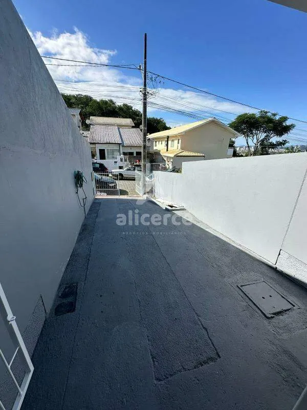 Imagem Sobrado com 2 Dormitórios no Bairro Bela Vista - Conforto e Praticidade em Palhoça