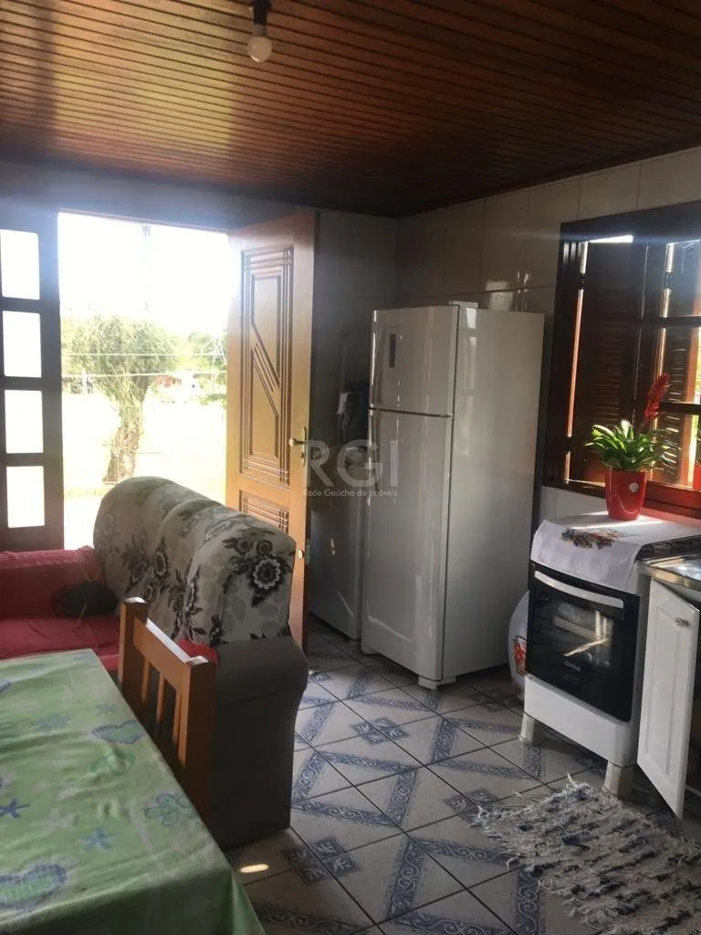 Imagem Sobrado para Venda - 92m², 3 dormitórios, 2 vagas - Restinga Nova