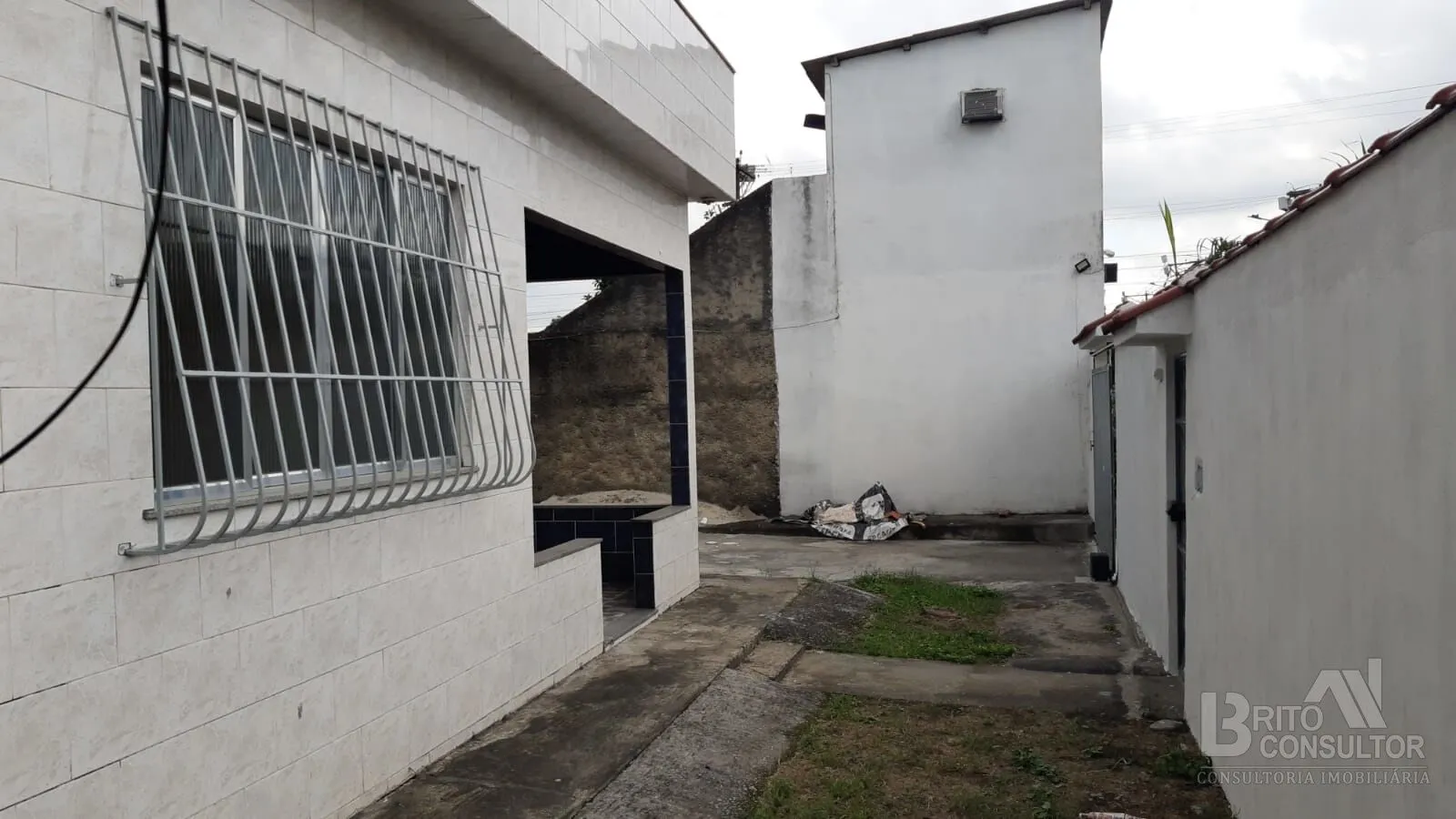 Imagem Casa com 2 Qts, Quintal, 3 Vagas ou mais, em Trindade, São Gonçalo/RJ